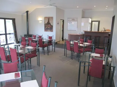 Palm City Motor Inn Отели в г. Нейпир