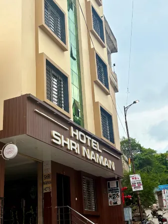 Maruti Group of Hotels - Shri Naman Отели рядом с достопримечательностью «View Point at Temple Wall»