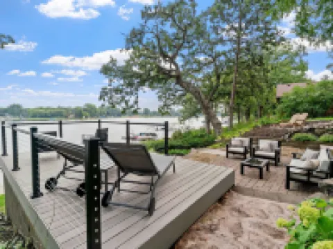 Villa de Lago Hotels in Coon Rapids