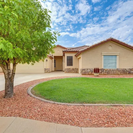 4 Mi to Riparian Preserve: Mesa Abode w/ Hot Tub