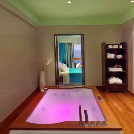 Louis Apostolata Island Resort