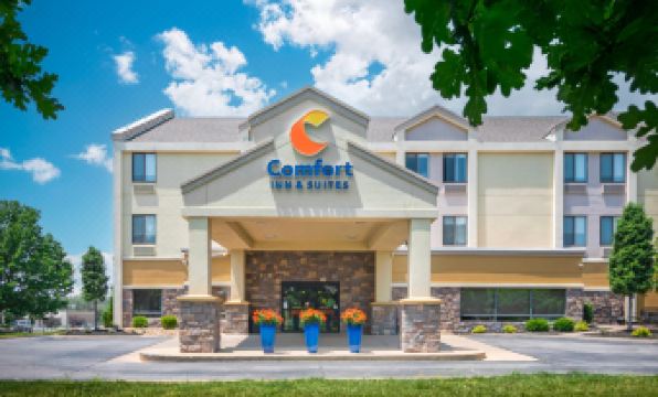 Comfort Inn & Suites Kansas City - Northeast