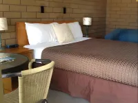 Rippleside Park Motor Inn Hotels in der Nähe von The Reject Shop