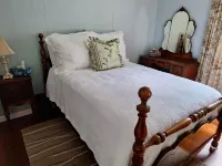 Charming 2-bedroom cottage in serene Erwin with AC, WiFi Hotels in Erwin