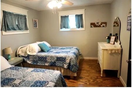 Chasen Summer! 1/2 Mile from Current River!