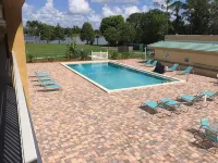 Budget Inn Sanford International Airport - Rooftop Pools