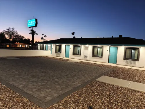 Casa Blanca Inn and Suites