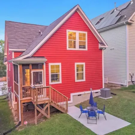 COZY SUN FILLED HOME / MODERN VILLA NEAR DOWNTOWN