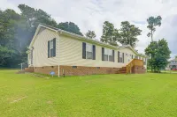 7 Mi to Beach! Sneads Ferry Family Home w/ Hot Tub - 2-Star