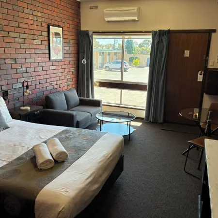 Hi Way Eight Motor Inn
