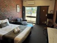 Hi Way Eight Motor Inn