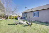 Charming Bend Home w/ Porch & Yard: Great Location - Homestays