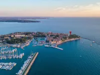 Villa in Novigrad with Private Pool and Beach - 3-Star