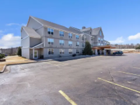 Duluth Inn & Suites Near Spirit Mountain Hotels in Duluth