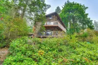 Waterfront Bainbridge Island Home: Stunning Views! Hotels in Bainbridge