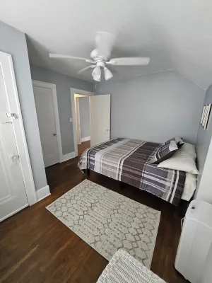 Pet & Family Friendly 3 Bed/1.5 Bath-MSU 10 Min Away! Long Term Renters Welcome! Hotels near Lansing's First Capital Building