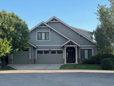 Picturesque Family Retreat. 9 Bedrooms, 3 Gathering Rooms, Game Room, Deck. Hôtels à proximité de : Nordic Valley Ski Resort