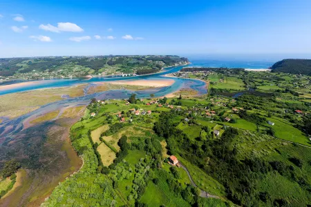 Luxury house in Asturias. San Martin del Mar Отели рядом с достопримечательностью «Río de la Ría»