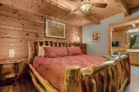 Romantic Smoky Mountain Cabin with Hot Tub 15 Minutes to Pigeon Forge&Dollywood