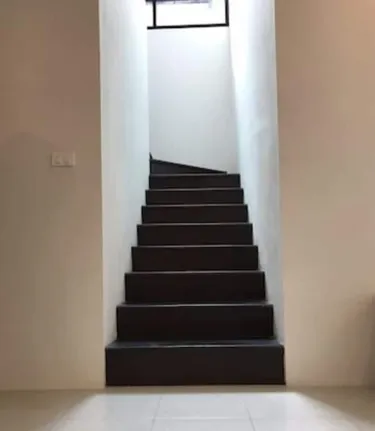 รูปภาพของBeautiful modern house across the road from beach