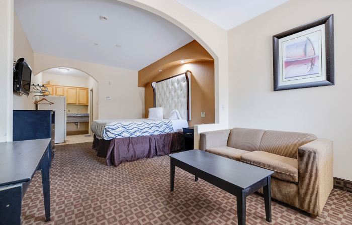 Deluxe Inn & Suites