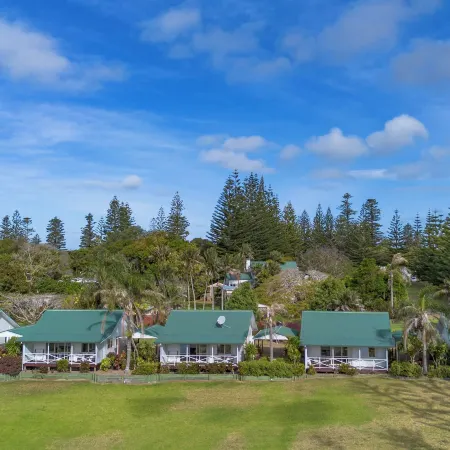 Poinciana Cottages Hotels in Burnt Pine