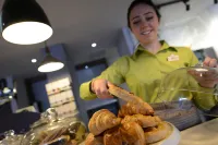 Holiday Inn WOLVERHAMPTON - RACECOURSE by IHG - breakfast