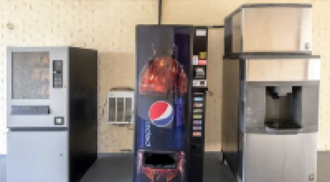 布盧明頓諾莫爾大學紅頂飯店