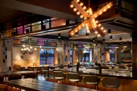 Delta Hotels Toronto Airport & Conference Centre - bar
