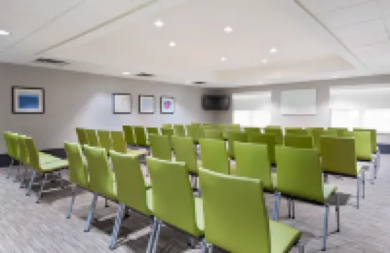 Holiday Inn Express & Suites COLUMBUS AIRPORT EAST by IHG