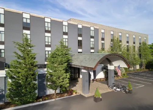 Freepoint Hotel Cambridge, Tapestry Collection by Hilton Hotels near Mount Auburn Cemetery