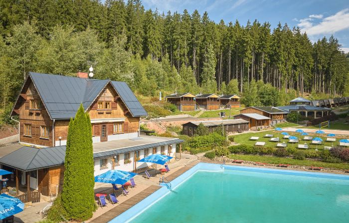 Luxe Timber Lodge & Pet Retreat