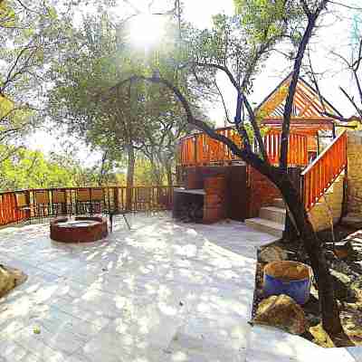 BushTime Mabula Hotel Exterior
