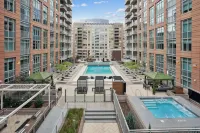 Sentral Union Station - Rooftop Pools