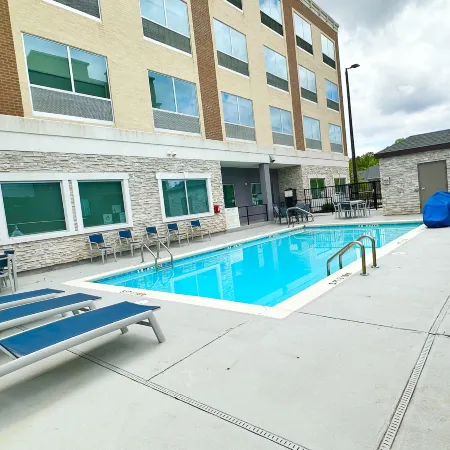Holiday Inn Express & Suites CANTON by IHG