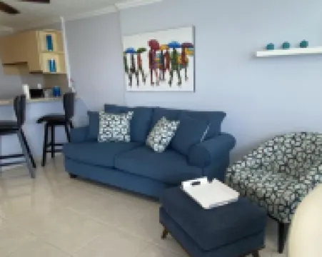 Aqua Salada Window 27 Ocean/Marina View with POOL- 5 min from beach