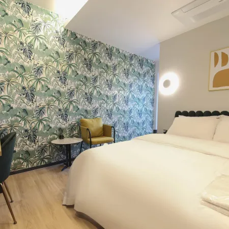 Seven Bricks Hotel