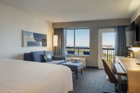 Courtyard Cocoa Beach Cape Canaveral Отели рядом с достопримечательностью «Публичная библиотека Коко-Бич»