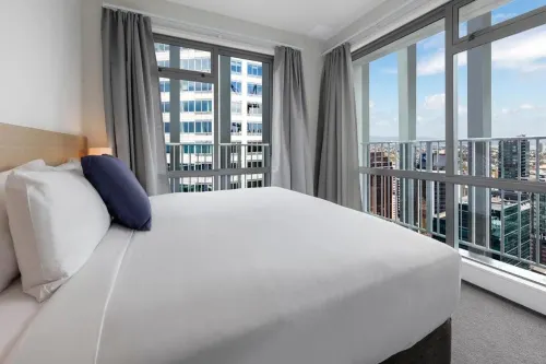 Auckland Harbour Suites - piscina