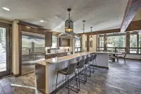 3 Fireplaces & Mtn View: Luxe Home in Breckenridge - سبا