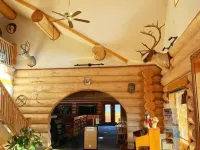 Bear's Claw Lodge Hotels in Cache Creek