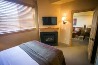 Shared Balcony Stunning Views & Steps from Slopes Hoteles en 