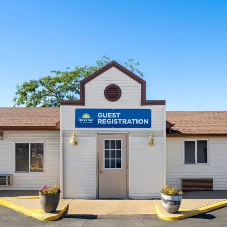 Days Inn by Wyndham Jamestown