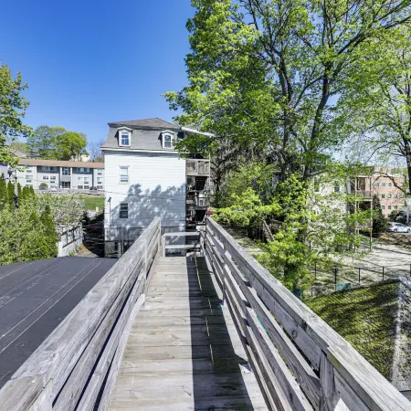 Explore Dtwn, Parks & Colleges: Cozy Worcester Apt