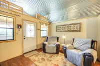 Cozy Couple's Cabin Retreat in Concan!