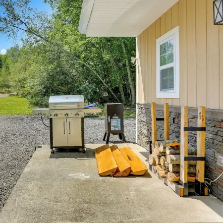Secluded Poconos Cabin with Fire Pit on 75 Acres!