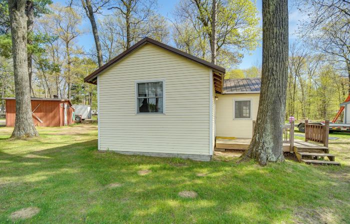 Stone Lake Cabin w/ Private Deck & Fire Pit!