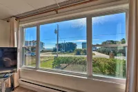 'Hannah's Place' - Quaint & Cozy Apt by the Beach! - parking