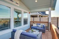 Pet-Friendly Retreat w/ Fenced Yard, Walk to Beach - Homestays