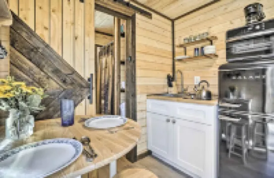 Tiny Home w/ Hot Tub by Mohican State Park!